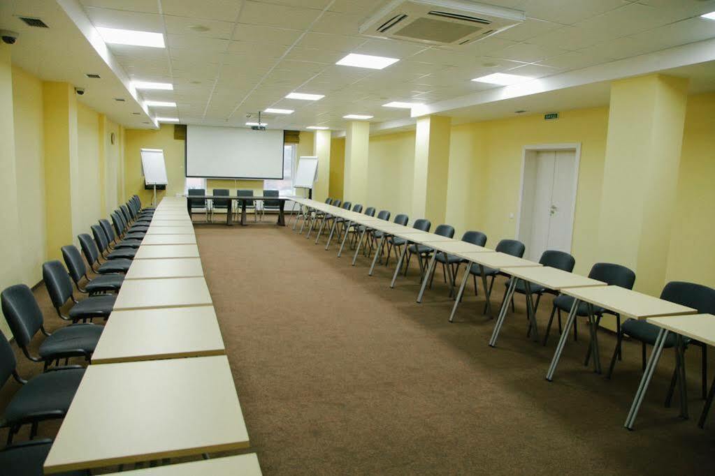 Optima Vinița Exterior foto